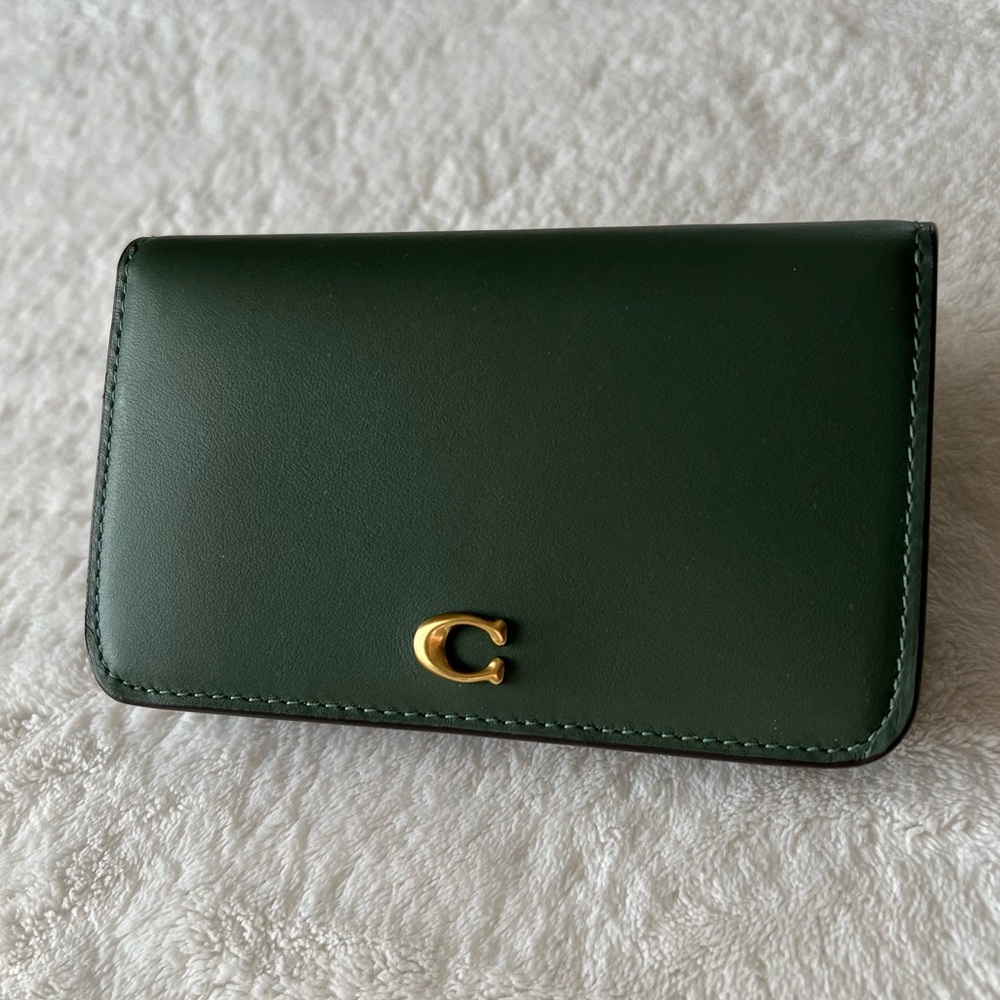 Coach Essential Slim Card Case in Amazon Green